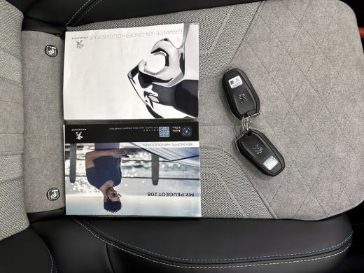 Peugeot e-208 EV GT 350 50 kWh [ 3-Fase ] {SOH-88%} (INCL-BTW) *LEATHER-ALCANTARA | FULL-LED | DIGI-COCKPIT | B... ActivLease financial lease