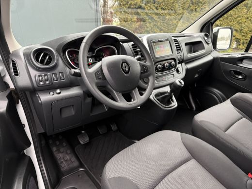 Renault Trafic 2.0 dCi 120 PK / L2H1 / DUBBELE CABINE / TREKHAAK / IMPERIAAL / 6-PERS / LED / AIRCO / CRUISE ActivLease financial lease