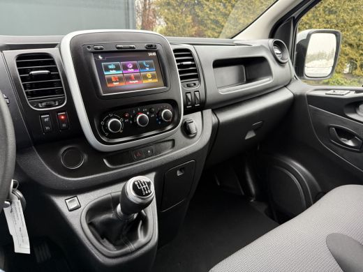 Renault Trafic 2.0 dCi 120 PK / L2H1 / DUBBELE CABINE / TREKHAAK / IMPERIAAL / 6-PERS / LED / AIRCO / CRUISE ActivLease financial lease