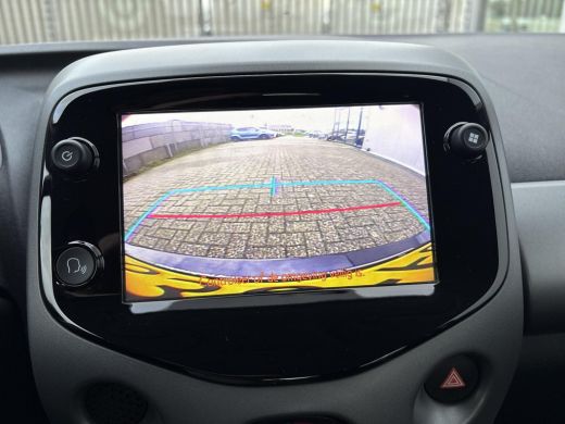 Toyota Aygo 1.0 VVT-i x-play **APPLE CARPLAY/ AIRCO/ BEGRENZER/ 36 MAANDEN GARANTIE** ActivLease financial lease