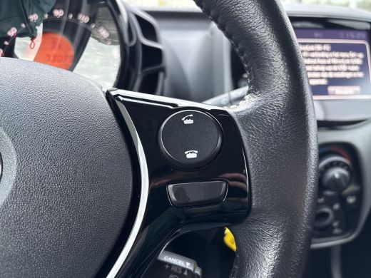 Toyota Aygo 1.0 VVT-i x-play **APPLE CARPLAY/ AIRCO/ BEGRENZER/ 36 MAANDEN GARANTIE** ActivLease financial lease