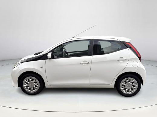 Toyota Aygo 1.0 VVT-i x-play **APPLE CARPLAY/ AIRCO/ BEGRENZER/ 36 MAANDEN GARANTIE** ActivLease financial lease