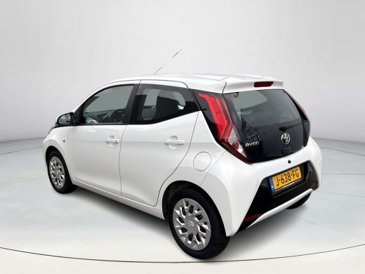 Toyota Aygo 1.0 VVT-i x-play **APPLE CARPLAY/ AIRCO/ BEGRENZER/ 36 MAANDEN GARANTIE** ActivLease financial lease