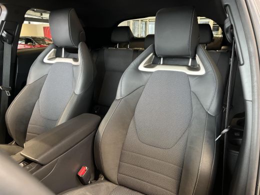 Toyota C-HR 2.0 Plug-in Hybrid 220 Executive | All-in prijs | Automaat | Stoelverwarming | voorstoel memory ActivLease financial lease