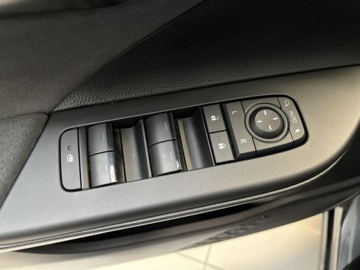 Toyota C-HR 2.0 Plug-in Hybrid 220 Executive | All-in prijs | Automaat | Stoelverwarming | voorstoel memory ActivLease financial lease