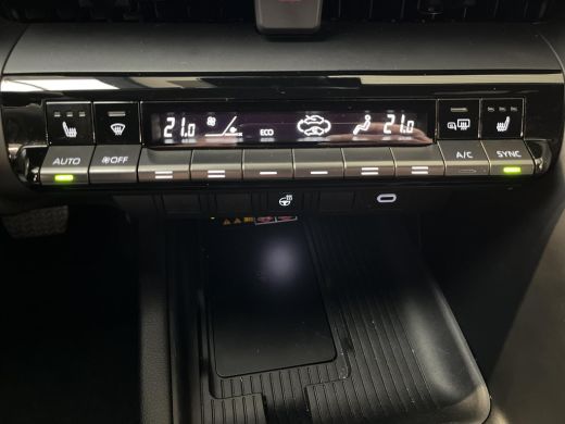 Toyota C-HR 2.0 Plug-in Hybrid 220 Executive | All-in prijs | Automaat | Stoelverwarming | voorstoel memory ActivLease financial lease