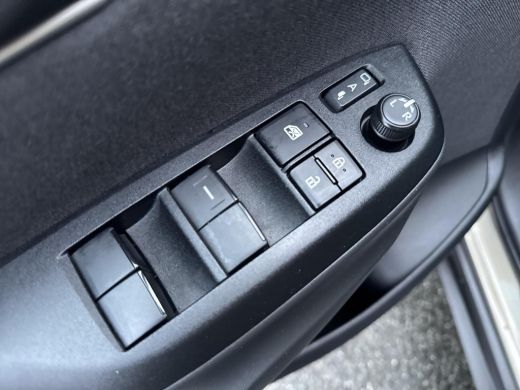 Toyota Yaris Cross 1.5 Hybrid 115 Dynamic Comfort Pack | 06-10141018 Voor meer informatie ActivLease financial lease