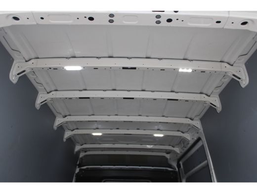 Volkswagen Crafter L3H3 2.0 TDI 140 PK Highline | CAMERA | TREKHAAK | GEVEERDE STOEL | ALL-SEASON BANDEN ActivLease financial lease