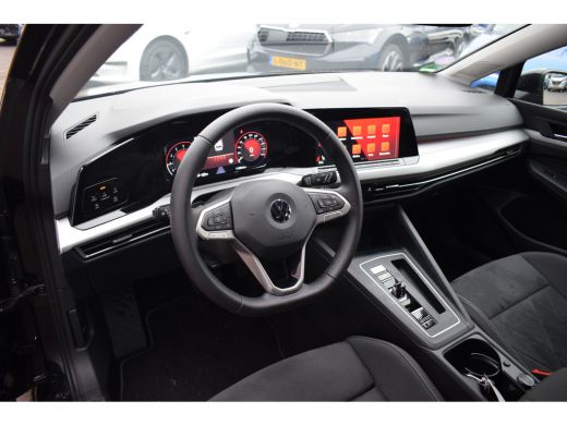 Volkswagen Golf Variant Variant 1.0 eTSI Life Business | Stuur- en Stoelverw. | Sportstoelen | LED | Massage ActivLease financial lease