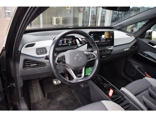Volkswagen ID.3 First Max 58 kWh | Trekhaak | Pano | Stuur- en Stoelverwarming ActivLease financial lease