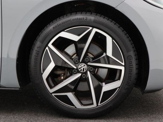 Volkswagen ID.3 First Plus 58 kWh | Panoramadak | Adaptive Cruise | Climate Control | Stoelverwarming | Navigatie... ActivLease financial lease