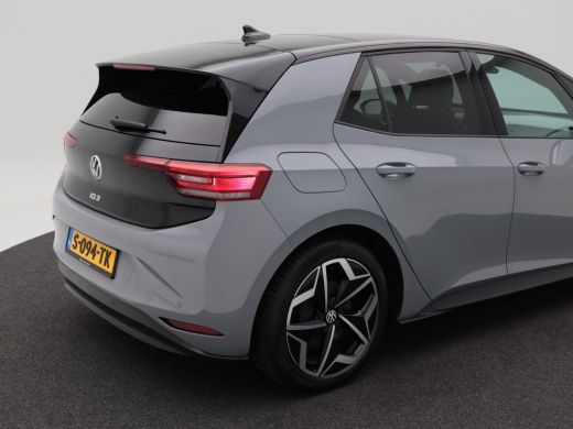 Volkswagen ID.3 First Plus 58 kWh | Panoramadak | Adaptive Cruise | Climate Control | Stoelverwarming | Navigatie... ActivLease financial lease
