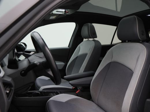Volkswagen ID.3 First Plus 58 kWh | Panoramadak | Adaptive Cruise | Climate Control | Stoelverwarming | Navigatie... ActivLease financial lease