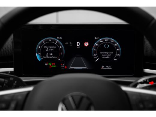 Volkswagen T-Roc 1.5 eTsi Life First Edition | Achterbank in delen neerklapbaar | Achteruitrijcamera | Alarmsysteem ActivLease financial lease