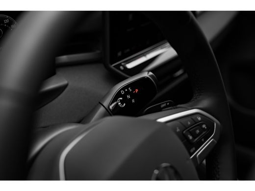 Volkswagen T-Roc 1.5 eTsi Life First Edition | Achterbank in delen neerklapbaar | Achteruitrijcamera | Alarmsysteem ActivLease financial lease