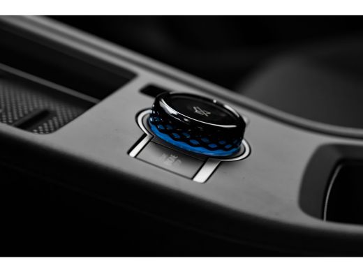 Volkswagen T-Roc 1.5 eTsi Life First Edition | Achterbank in delen neerklapbaar | Achteruitrijcamera | Alarmsysteem ActivLease financial lease