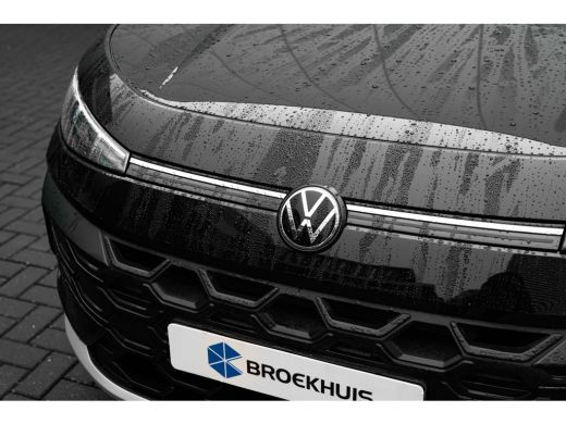 Volkswagen T-Roc 1.5 eTsi Life First Edition | Achterbank in delen neerklapbaar | Achteruitrijcamera | Alarmsysteem ActivLease financial lease