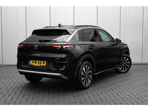 Volkswagen T-Roc 1.5 eTsi Life First Edition | Achterbank in delen neerklapbaar | Achteruitrijcamera | Alarmsysteem ActivLease financial lease