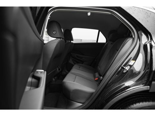 Volkswagen T-Roc 1.5 eTsi Life First Edition | Achterbank in delen neerklapbaar | Achteruitrijcamera | Alarmsysteem ActivLease financial lease