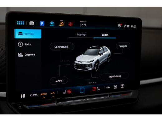 Volkswagen T-Roc 1.5 eTsi Life First Edition | Achterbank in delen neerklapbaar | Achteruitrijcamera | Alarmsysteem ActivLease financial lease