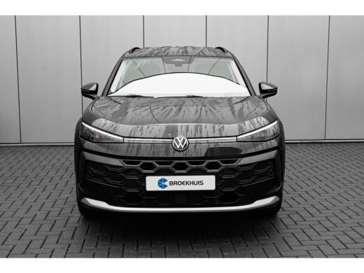 Volkswagen T-Roc 1.5 eTsi Life First Edition | Achterbank in delen neerklapbaar | Achteruitrijcamera | Alarmsysteem ActivLease financial lease