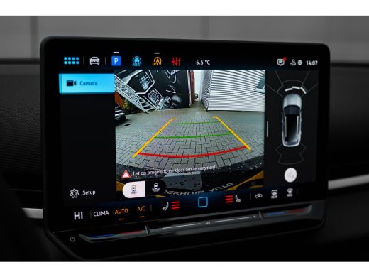 Volkswagen T-Roc 1.5 eTsi Life First Edition | Achterbank in delen neerklapbaar | Achteruitrijcamera | Alarmsysteem ActivLease financial lease