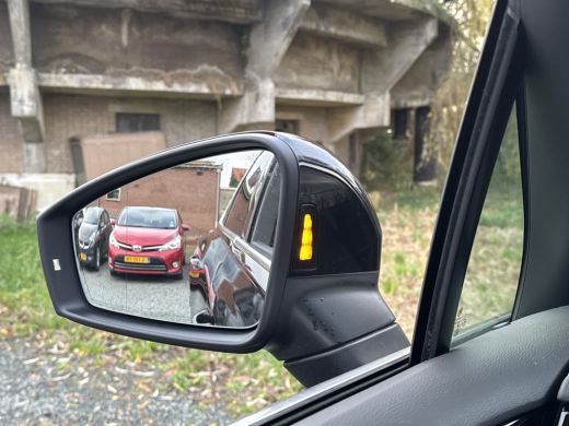 Volkswagen Touareg 3.0 TSi eHybrid ELEGANCE 4MOTION HEAD-UP/LUCHTVERING/PANORAMADAK ActivLease financial lease