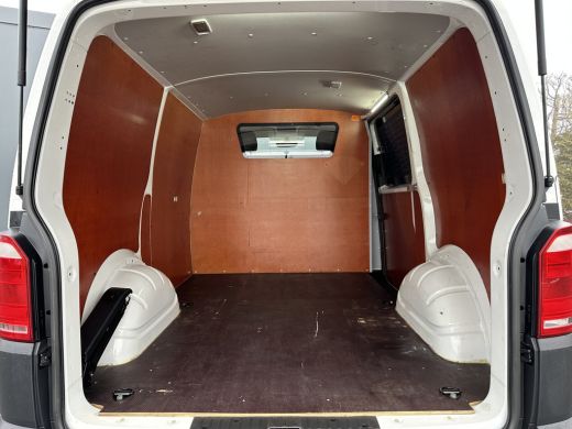 Volkswagen Transporter 2.0 TDI 102 PK / L1H1 / 1e EIG. / CAMERA / AIRCO / CRUISE / ACHTERKLEP / NETTE BUS ActivLease financial lease