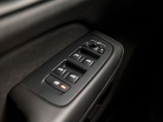 Volvo  V60 2.0 B3 Momentum 164Pk Automaat (GROOT NAVI, CAMERA, ADAPTIVE CRUISE, SPORTSTOELEN, LED KOPLAMPEN,... ActivLease financial lease