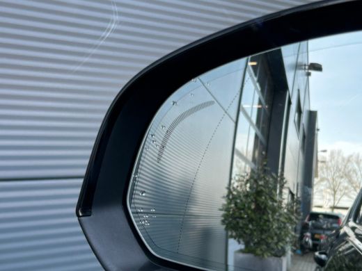 Volvo  XC40 Recharge P8 AWD R-Design | Soh 91% | Warmtepomp | Pano | Memory | Trekhaak | 360 camera | Harman/... ActivLease financial lease