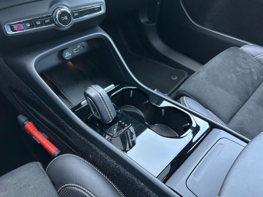 Volvo  XC40 Recharge P8 AWD R-Design | Soh 91% | Warmtepomp | Pano | Memory | Trekhaak | 360 camera | Harman/... ActivLease financial lease