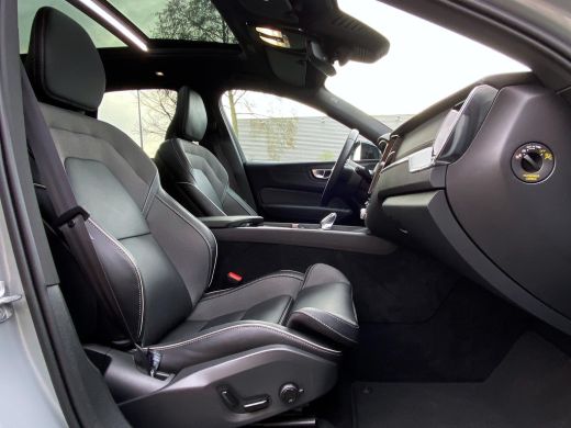 Volvo  XC60 2.0 T8 Recharge AWD Ultimate Dark ActivLease financial lease