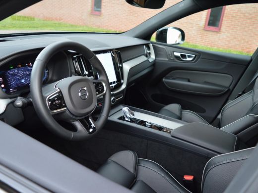 Volvo  XC60 2.0 T8 Recharge AWD Ultimate Dark ActivLease financial lease