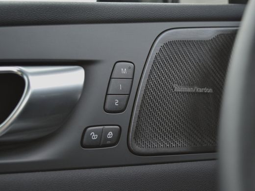 Volvo  XC60 2.0 T8 Recharge AWD Ultimate Dark ActivLease financial lease