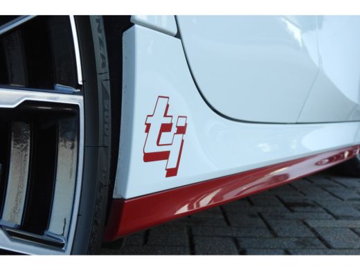 BMW 1 Serie 128ti Automaat / Panoramadak / M Sportstoelen / Achteruitrijcamera / M Sportonderstel /  Adaptiev... ActivLease financial lease