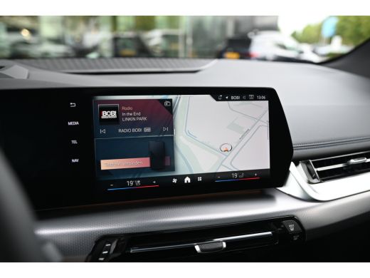 BMW 2 Serie 225e xDrive High Executive M Sport Automaat / Panoramadak / Trekhaak / Sportstoelen / M Adaptief ... ActivLease financial lease