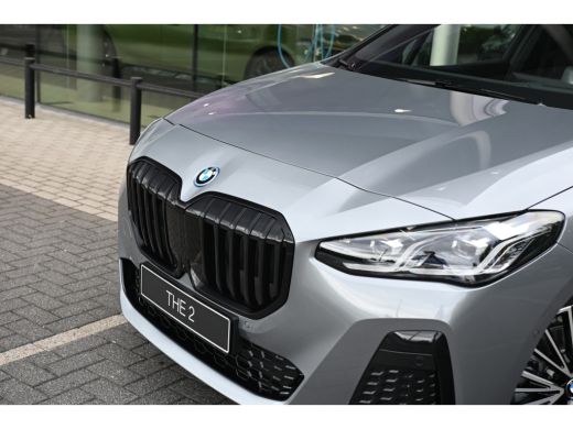 BMW 2 Serie 225e xDrive High Executive M Sport Automaat / Panoramadak / Trekhaak / Sportstoelen / M Adaptief ... ActivLease financial lease