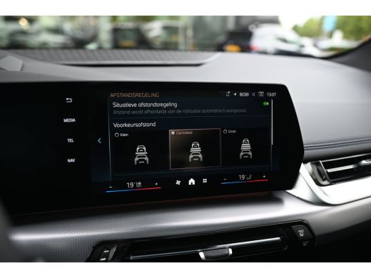 BMW 2 Serie 225e xDrive High Executive M Sport Automaat / Panoramadak / Trekhaak / Sportstoelen / M Adaptief ... ActivLease financial lease