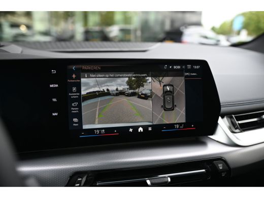 BMW 2 Serie 225e xDrive High Executive M Sport Automaat / Panoramadak / Trekhaak / Sportstoelen / M Adaptief ... ActivLease financial lease