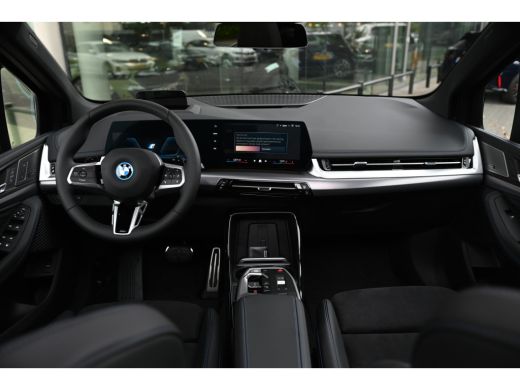 BMW 2 Serie 225e xDrive High Executive M Sport Automaat / Panoramadak / Trekhaak / Sportstoelen / M Adaptief ... ActivLease financial lease