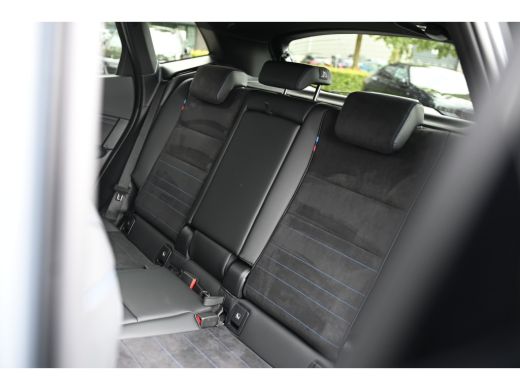 BMW 2 Serie 225e xDrive High Executive M Sport Automaat / Panoramadak / Trekhaak / Sportstoelen / M Adaptief ... ActivLease financial lease