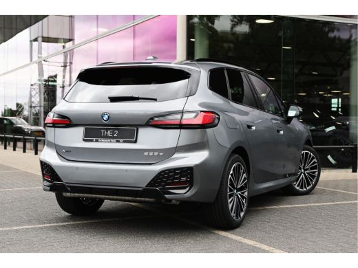 BMW 2 Serie 225e xDrive High Executive M Sport Automaat / Panoramadak / Trekhaak / Sportstoelen / M Adaptief ... ActivLease financial lease