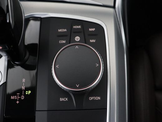 BMW 3 Serie 320e M Sport | Leder | Adaptive cruise | Stoelverwarming | Camera | Keyless | Carplay | Sportstoe... ActivLease financial lease