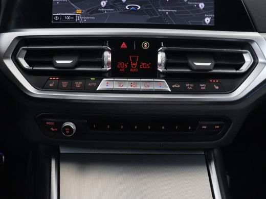 BMW 3 Serie 320e M Sport | Leder | Adaptive cruise | Stoelverwarming | Camera | Keyless | Carplay | Sportstoe... ActivLease financial lease