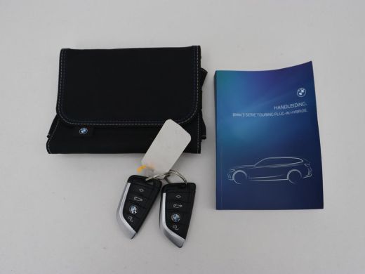 BMW 3 Serie 320e M Sport | Leder | Adaptive cruise | Stoelverwarming | Camera | Keyless | Carplay | Sportstoe... ActivLease financial lease