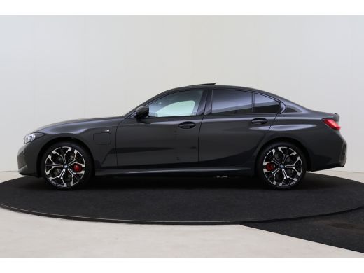 BMW 3 Serie 330e M Sport Automaat / Schuif-kanteldak / Trekhaak / Sportstoelen / Stuurverwarming / Comfort Ac... ActivLease financial lease