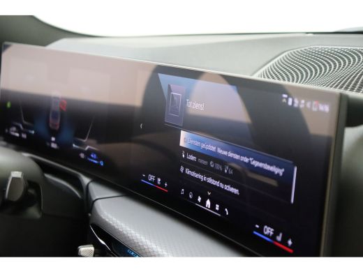 BMW 3 Serie 330e M Sport Automaat / Schuif-kanteldak / Trekhaak / Sportstoelen / Stuurverwarming / Comfort Ac... ActivLease financial lease