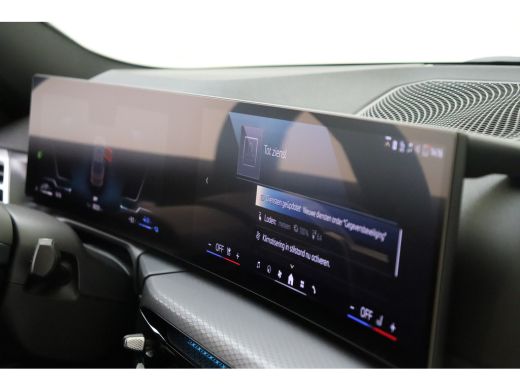 BMW 3 Serie 330e M Sport Automaat / Schuif-kanteldak / Trekhaak / Sportstoelen / Stuurverwarming / Comfort Ac... ActivLease financial lease