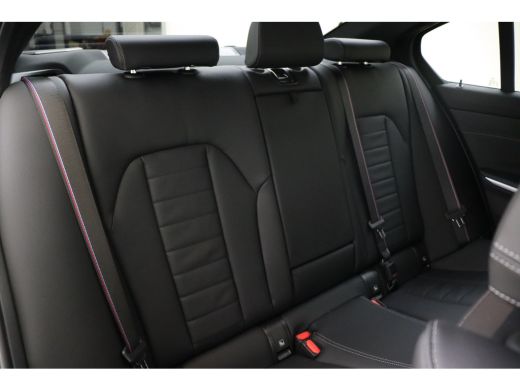 BMW 3 Serie 330e M Sport Automaat / Schuif-kanteldak / Trekhaak / Sportstoelen / Stuurverwarming / Comfort Ac... ActivLease financial lease