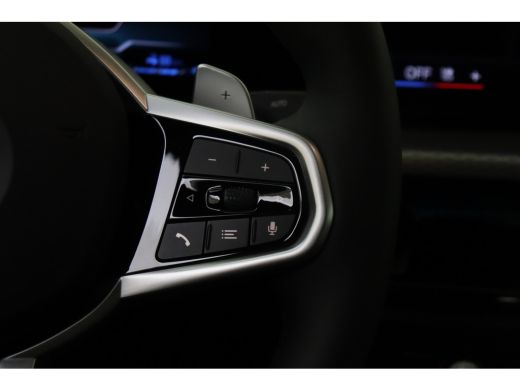 BMW 3 Serie 330e M Sport Automaat / Schuif-kanteldak / Trekhaak / Sportstoelen / Stuurverwarming / Comfort Ac... ActivLease financial lease